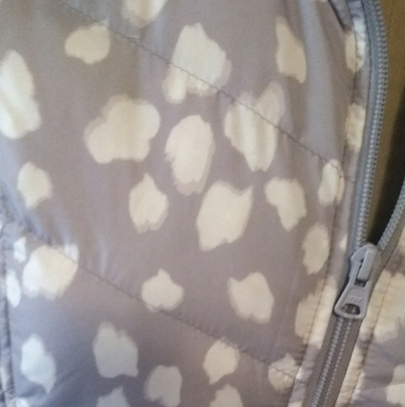 Sz S Lands' End gray & white cloud print down blend puffy vest excellent! - Picture 3 of 5
